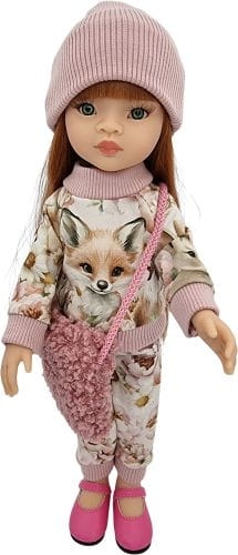 Komplet dla lalki Paola Reina Amigas 32 cm, kolor różowy i beż, bluza dresowa różowa w kwiaty z liskiem zapinana z tyłu na rzep, różowe w kwiaty spodenki, różowa czapeczka, różowa futrzana torebka