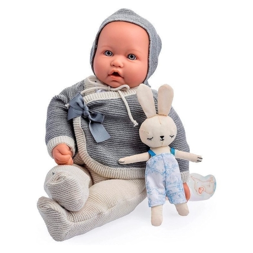 Lalka Hiszpańska 43 cm Berenguer 15201 Royal La Baby, bobas miękki brzuszek, dzianinowy szaro-beżowy komplet: czapeczka, sweterek, półśpiochy, maskotka króliczek