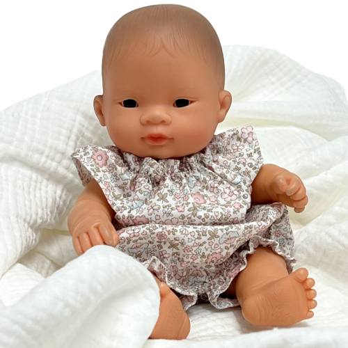 Kombinezon dla lalki Miniland 21 cm i Paola Reina Peques 21 cm - pastelowa lączka