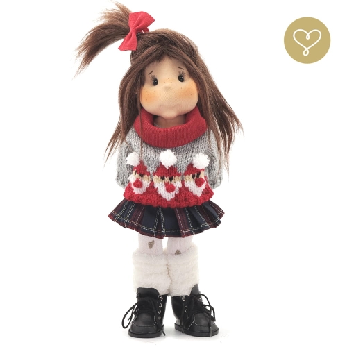Lalka 38 cm Lullu Dolls Karolcia, szyta z materiału, posiada w ciele stelaż, samodzielnie stoi i siedzi, naturalne włosy alpaki brązowe, 3 warianty wyboru, na zdjęciu wariant 3 kolekcjonerski, szalik, sweterek, spódniczka, rajstopy, ocieplacze, buciki