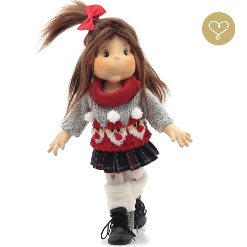 Lalka 38 cm Lullu Dolls Karolcia, szyta z materiału, posiada w ciele stelaż, samodzielnie stoi i siedzi, naturalne włosy alpaki brązowe, 3 warianty wyboru, na zdjęciu wariant 3 kolekcjonerski, szalik, sweterek, spódniczka, rajstopy, ocieplacze, buciki