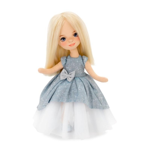 Lalka Sweet Sisters Mia 32 cm Orange Toys, szmaciana z endoszkieletem, twarz nadrukowana cyfrowo, blond włosy,  długa, niebieska sukienka z tiulem, buciki