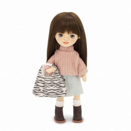 Lalka Sweet Sisters Sophie 32 cm Orange Toys, szmaciana z endoszkieletem, twarz nadrukowana cyfrowo, ciemnobrązowe włosy, sweterek, jeansowa spódniczka, skarpetki, buciki, torebka
