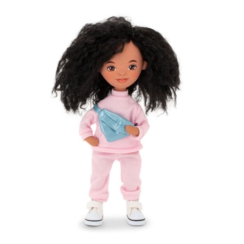 Lalka Sweet Sisters Tina 32 cm Orange Toys, szmaciana z endoszkieletem, twarz nadrukowana cyfrowo, ciemna karnacja, czarne kręcone włosy, różowy dresik, buciki, torebka