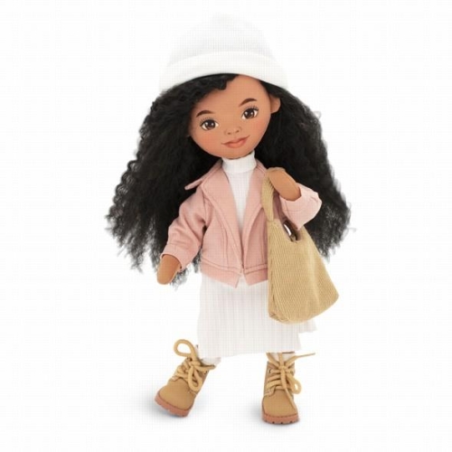 Lalka Sweet Sisters Tina 32 cm Orange Toys, szmaciana z endoszkieletem, twarz nadrukowana cyfrowo, ciemna karnacja, czarne kręcone włosy, czapeczka różowa kurtka, sukienka, buciki, torebka
