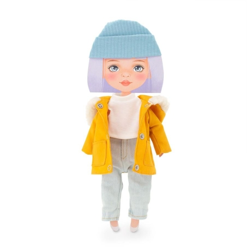 Oryginalne ubranko dla lalki Sweet Sisters 32 cm Orange Toys, niebieska czapeczka, musztardowa kurteczka z kapturem, bluzeczka, jasnoszare spodnie
