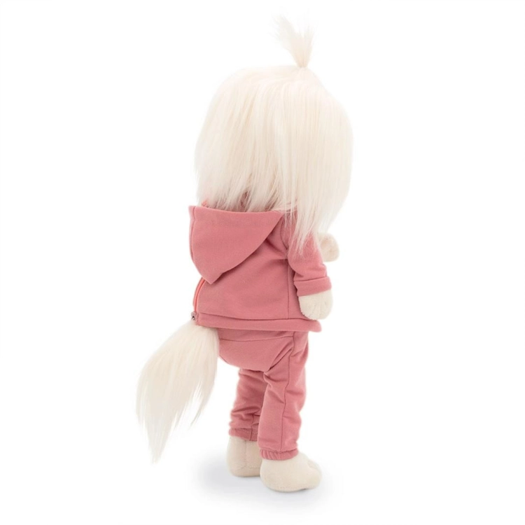 Lucky Doggy Mimi 38 cm Orange Toys pluszowy piesek biała suczka maltańczyk, zgina łapki, dwuczęściowy dres z kapturem i kieszenią z przodu