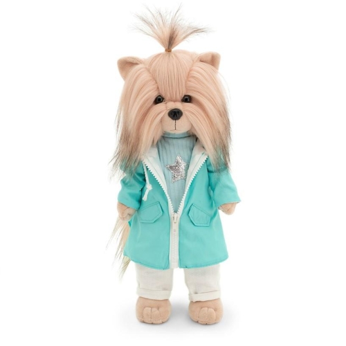 Lucky Doggy Yoyo 38 cm Orange Toys pluszowy piesek jasnobeżowy yorkshire terrier, zgina łapki, seledynowy płaszczyk, niebieska bluzeczka, białe spodnie