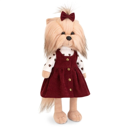 Lucky Doggy Yoyo 38 cm Orange Toys pluszowy piesek jasnobeżowy yorkshire terrier, zgina łapki, bluzeczka w serduszka, bordowa sztruksowa sukienka na szelki, kokardka