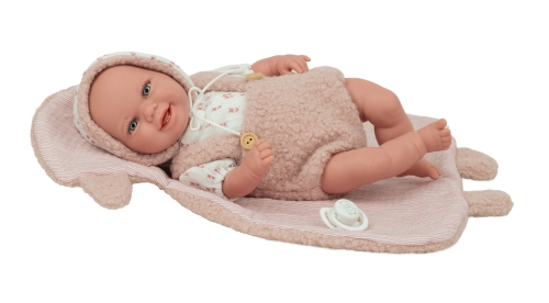 Lalka Hiszpańska 35 cm Arias 60968, bobas z miękkim brzuszkiem, zaznaczona ślinka w kąciku ust i katarek w nosku, czapeczka, bluzka, spodenki z szelkami, kocyk, smoczek