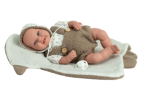 Lalka Hiszpańska 35 cm Arias 60969, bobas z miękkim brzuszkiem, zaznaczona ślinka w kąciku ust i katarek w nosku, czapeczka, bluzka, spodenki z szelkami, kocyk, smoczek