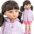 Lalka Hiszpańska 32 cm Paola Reina Amigas 04732 Carol, klasyczna, cała z winylu, niebieskie oczy, brązowe włosy spięte w dwa kucyki, kurteczka z kapturem, sukienka, majteczki, buciki