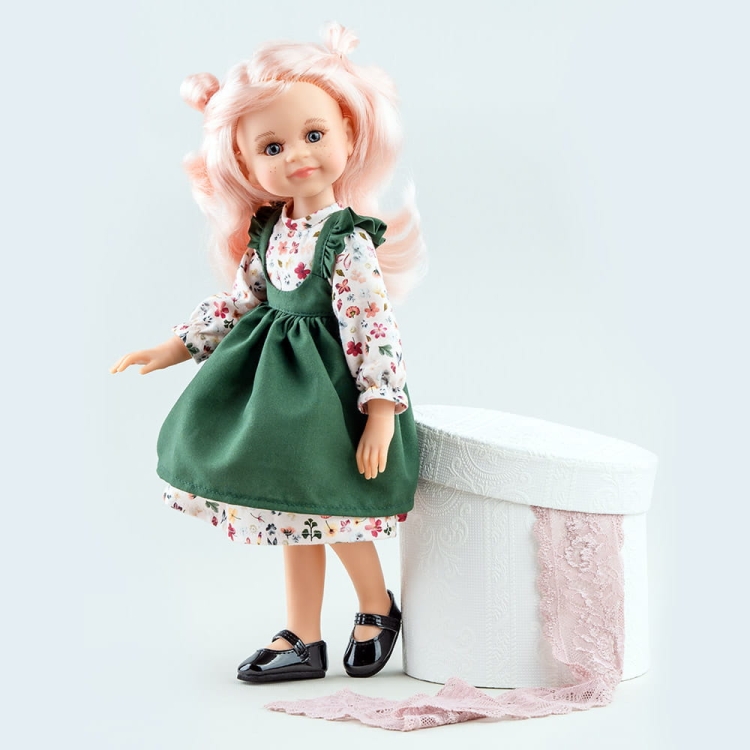 Lalka Hiszpańska 32 cm Paola Reina Amigas 04853 Cleo, klasyczna, cała z winylu, przegubowa ruchome stawy, niebieskie oczy, włosy jasnoblond perłowe z odcieniem delikatnego różu, sukienka w kwiatuszki, zielona sukienka na szelki, majteczki, buciki