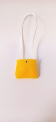 Żółta torebka dla lalki Paola Reina Amigas 32 cm
