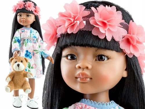 Lalka Hiszpańska 32 cm Paola Reina Amigas 04453 Meily, klasyczna, cała z winylu, ciemna skóra, brązowe oczy, czarne proste włosy z grzywką, opaska na głowę, sukienka, majteczki, wiązane białe buciki, zabawka miś
