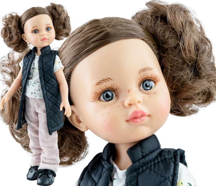 Lalka Hiszpańska 32 cm Paola Reina Amigas 04465 Carol, klasyczna, cała z winylu, niebieskie oczy, brązowe włosy związane w dwa kucyki, piegi na buzi, bluzeczka, kamizelka, spodnie, wiązane czarne, buciki
