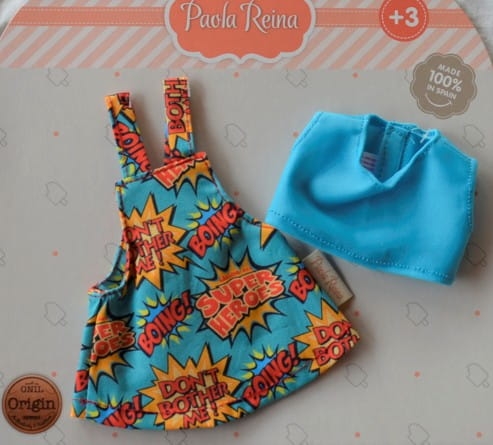 Oryginalne ubranko Paola Reina dla lalki 32 cm Amigas 54525, niebieska bluzeczka top, niebieska we wzorki sukienka na szelki, majteczki