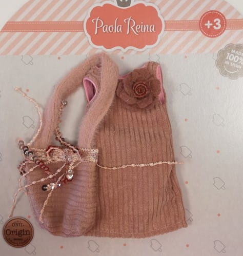 Oryginalne ubranko Paola Reina dla lalki 32 cm Amigas 54459 beżowy zestaw: sztruksowa sukienka z kwiatuszkiem, torebka na ramię, złoto- miedziane rajstopki