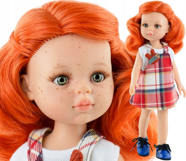 Lalka Hiszpańska 32 cm Paola Reina Amigas 04528 Fina, klasyczna, cała z winylu, zielone oczy, kręcone jasnorude włosy, piegi na buzi, bluzeczka, sukienka na szelki, majteczki, niebieskie wiązane buciki