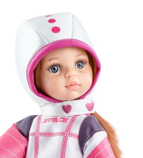 Lalka Hiszpańska 32 cm Paola Reina Amigas 04660 Karine, klasyczna, cała z winylu, niebiesko-szare oczy, piegi na buzi, ciemnorude włosy, kombinezon astronautki, hełm, buciki