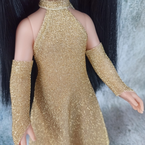 Sukienka Glamur i długie rękawiczki dla lalki Paola Reina Amigas 32 cm, złota, błyszcząca, elastyczna, wiązana na szyi