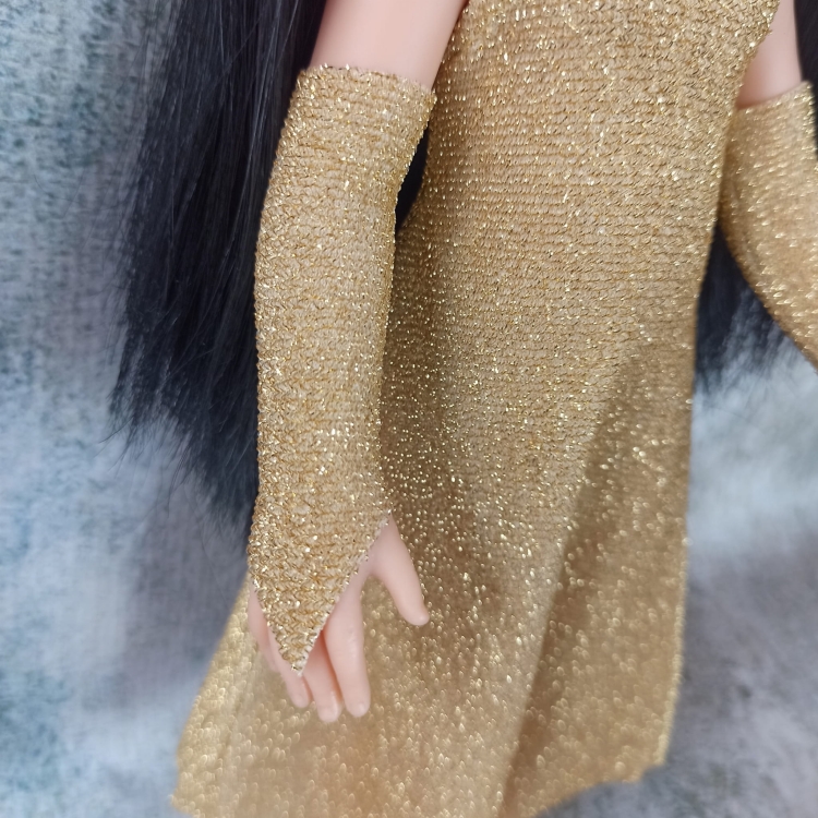 Sukienka Glamur i długie rękawiczki dla lalki Paola Reina Amigas 32 cm, złota, błyszcząca, elastyczna, wiązana na szyi
