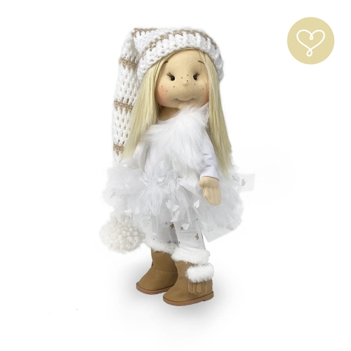 Czapka wełniana biała z pomponem dla lalki 38 cm Lullu Dolls, w beżowe paseczki