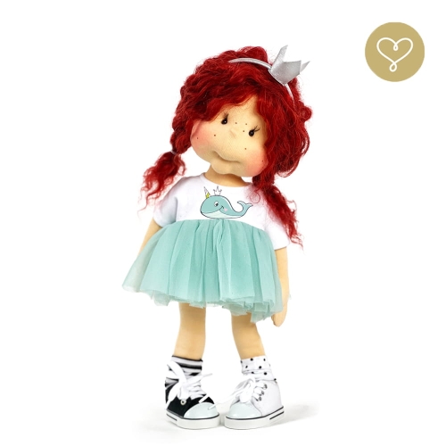 Skarpetki białe nie do pary dla lalki 38 cm Lullu Dolls, uszyte z bawełny, jedna skarpetka biała w czarne kropeczki, druga skarpetka biała w czarne paseczki