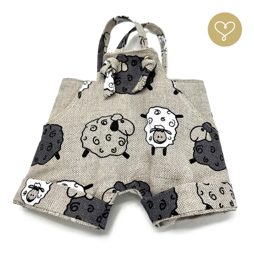 Szare lniane spodnie ogrodniczki 3 dla lalki 38 cm Lullu Dolls, wzór w owieczki
