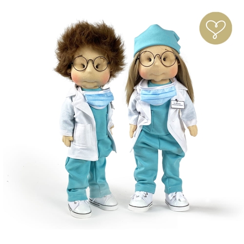 Strój Lekarz dla lalki 38 cm Lullu Dolls biały fartuch, zielone spodnie i koszula z długim rękawem, maseczka