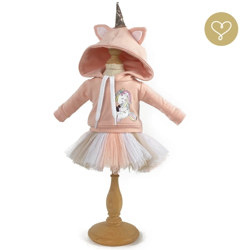 Strój Jednorożec dla lalki 38 cm Lullu Dolls bluza z kapturem, kolor pudrowy róż, na kapturze srebrny materiałowy róg, aplikacja jednorożca, tiulowa spódniczka Tutu wielokolorowa