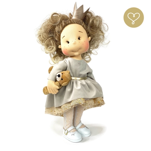 Strój Marika dla lalki 38 cm Lullu Dolls złocista opaska z koroną, beżowa welurowa sukienka z halką z tiulu w złote kropki, szare rajstopki z tiulu w kropeczki