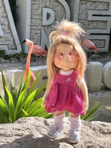 Lniana sukienka fuksjowa z aplikacją arbuza dla lalki 38 cm Lullu Dolls