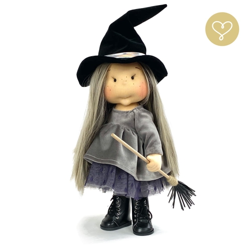 Lalka 38 cm Lullu Dolls Czarownica Esmarelda w ubranku z miotełką, 3 warianty wyboru, na zdjęciu wariant 1 podstawowy