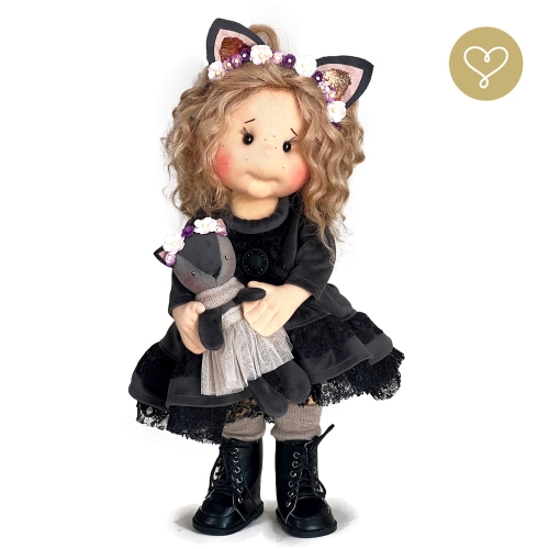Lalka 38 cm Lullu Dolls Raven w ubranku,  maskotka Wilczek, 3 warianty wyboru, na zdjęciu wariant 2 ruchomy szkielet