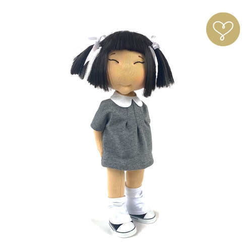 Lalka 38 cm Lullu Dolls Yuki w ubranku, 3 warianty wyboru, na zdjęciu wariant 1 podstawowy