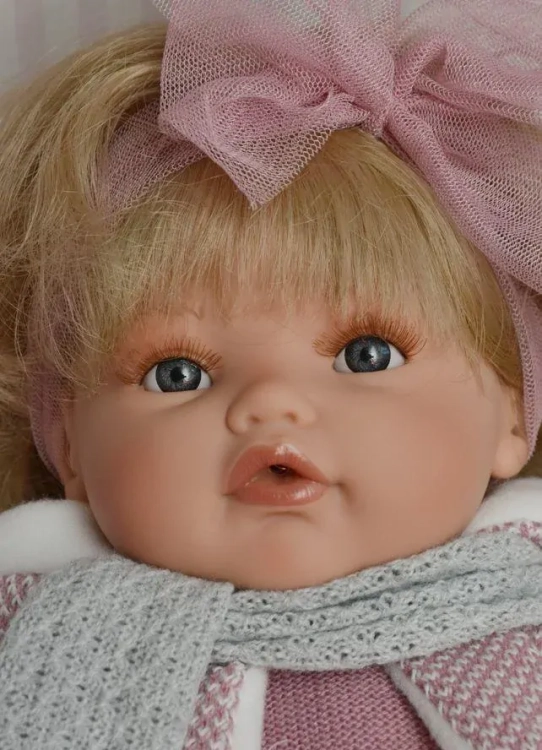 Lalka Hiszpańska 42 cm Antonio Juan 16072 Beni, bobas, miękki brzuszek, płacze, mówi: mama papa, blond włosy z grzywką, w ubranku, smoczek