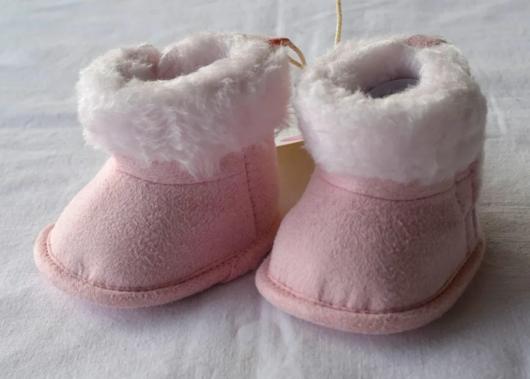 Oryginalne buty Antonio Juan dla lalki 42 cm Bobas  92004_12, różowe z futerkiem, zapinane na rzep