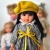 Lalka Hiszpańska 40 cm ASI 0517630 Sabrina, klasyczna, cała z winylu, średnio długie proste czarne włosy z grzywką, w ubranku