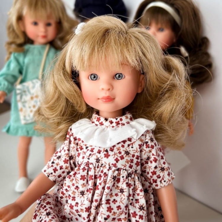 Lalka Hiszpańska 30 cm ASI 0167130 Celia, klasyczna, cała z winylu, średnio długie jasne włosy z grzywką, w ubranku