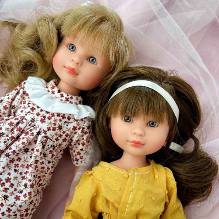 Lalka Hiszpańska 30 cm ASI 0167130 Celia, klasyczna, cała z winylu, średnio długie jasne włosy z grzywką, w ubranku