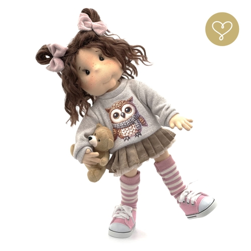 Lalka 38 cm Lullu Dolls Bubba w ubranku, maskotka Misio, 3 warianty wyboru, na zdjęciu wariant 3 kolekcjonerski