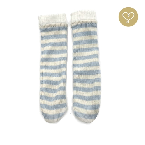Skarpetki dla lalki 38 cm Lullu Dolls, uszyte z prążkowanej dzianiny,  białe w błękitne paseczki