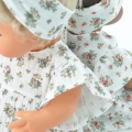Sukienka muślinowa i opaska dla lalki Miniland 38 cm, Paola Reina 34 cm i Minikane 34 cm - niebieska łączka