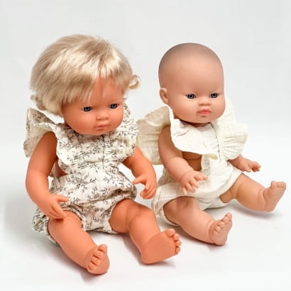Kombinezon muślinowy z falbankami dla lalki Miniland 38 cm, Paola Reina 34 cm i Minikane 34 cm - krem Gloria