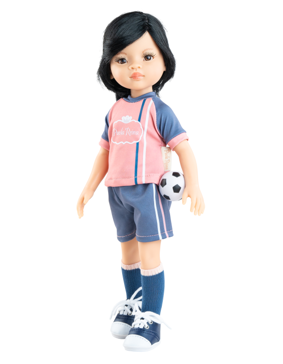 Lalka Hiszpańska 32 cm Paola Reina Amigas 04709 Candy futbolistka, klasyczna, cała z winylu, brązowe oczy, czarne krótkie włosy, strój futbolistki: bluza, spodenki, podkolanówki, buciki trampki