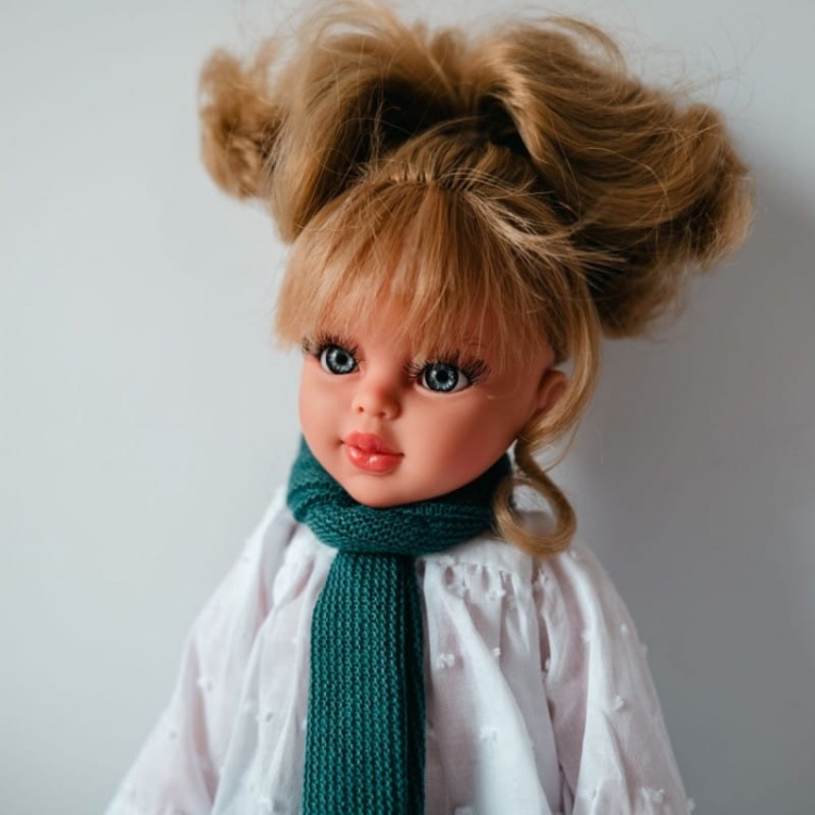 Lalka Hiszpańska 40 cm ASI 0517640 Sabrina, klasyczna, cała z winylu, średnio długie pofalowane jasne włosy z grzywką, w ubranku