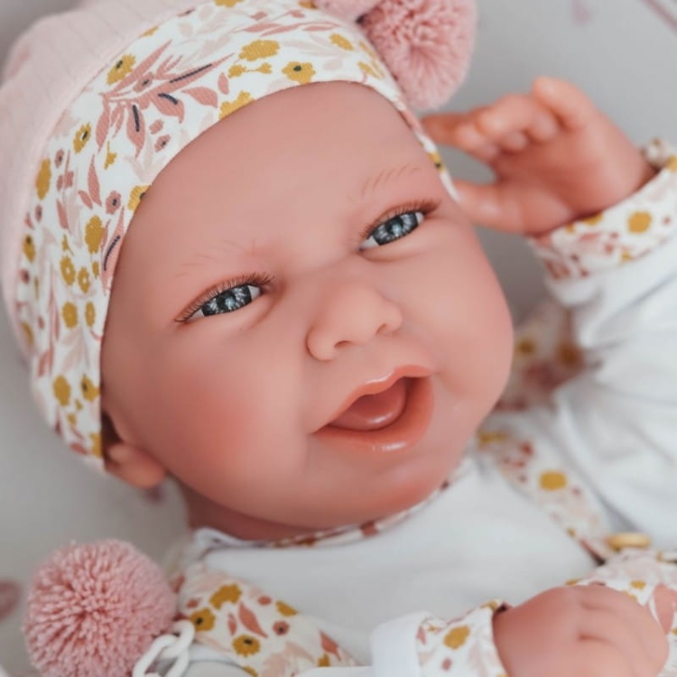 Lalka Hiszpańska 42 cm Antonio Juan 50404 Carla, bobas cały z winylu, dziewczynka, bez włosów, rzęsy, w ubranku, smoczek, dwustronny kocyk służy jako materacyk, przewijak, krzesełko