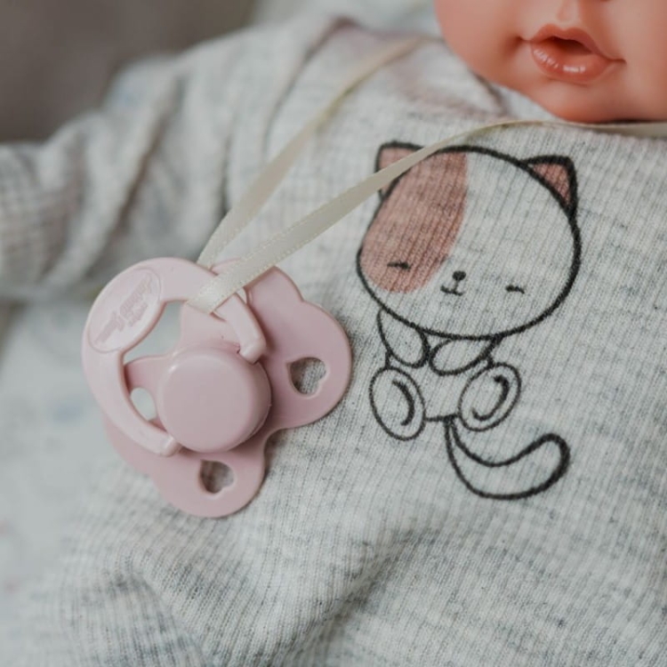 Lalka Hiszpańska 27 cm Antonio Juan 11115 Kika, bobas miękki brzuszek, płacze, mówi mama papa, bez włosów, w ubranku, magnetyczny smoczek, kołderka i poduszka