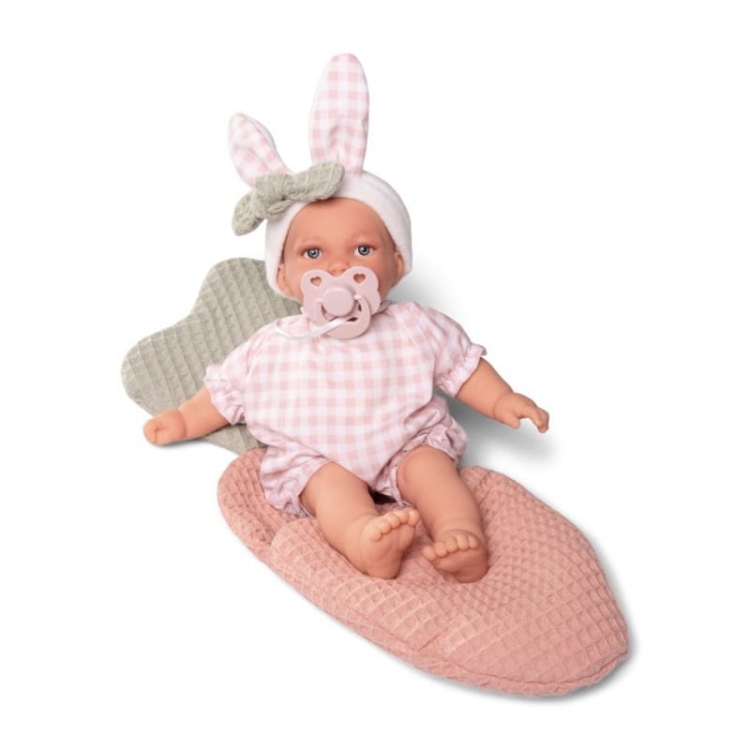 Lalka Hiszpańska 27 cm Antonio Juan 12442 Petit, bobas miękki brzuszek, bez włosów, namalowane rzęsy, w ubranku, smoczek, śpiworek w kształcie marchewki